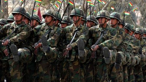 Instruyen a militares bolivianos a entonar Marcha a Evo en cada acto