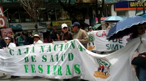 COB entrega a Evo Morales lista de 7 casos de corrupción en la Caja Nacional de Salud