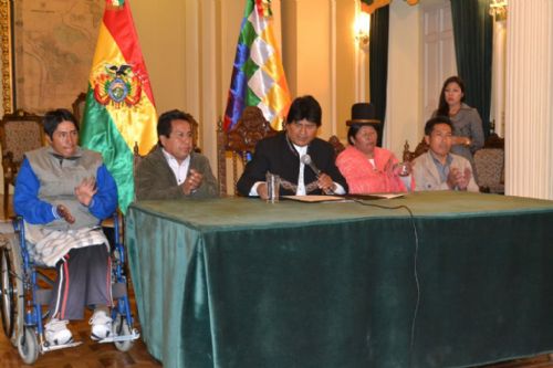 Evo Morales quiere que sean los municipios los que paguen bono a discapacitados