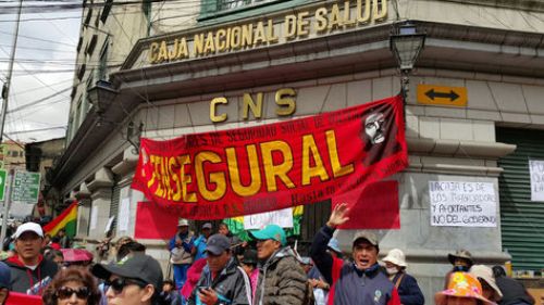 Tras 10 días de paro, García Linera retrocede y destituye al gerente de la CNS