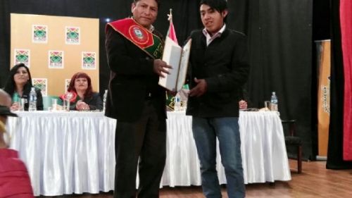 Concejo Municipal de El Alto reconoció al autor de la frase no es que te ralles