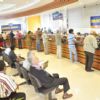 Concentración de pagos en Banco Unión genera largas filas de clientes Concentración de pagos en Banco Unión genera largas filas de clientes