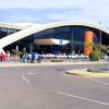 Policía es atrapado robando dinero de una maleta en aeropuerto de Cochabamba Policía es atrapado robando dinero de una maleta en aeropuerto de Cochabamba