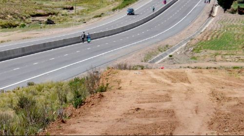 Gobierno obtiene crédito de 82 millones de dólares para doble vía carretera Confital - Bombeo