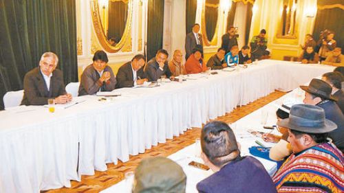 El MAS ratifica el plan de las cuatro alternativas para la repostulación de Evo Morales