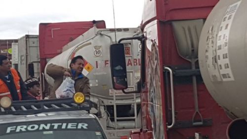 Gobierno enva alimento a 1500 transportistas perjudicados en la frontera con Chile