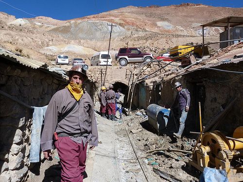 Por falta de industrialización, Bolivia pierde el 77% de valor de mineral