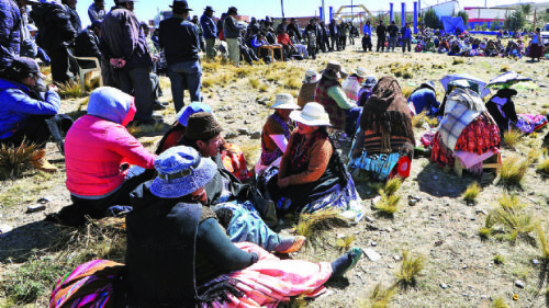 Desde hace 22 años, 700 familias de El Alto viven entre la basura