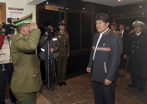 Polica presenta a Evo Morales plan para crear una Direccin de Fronteras