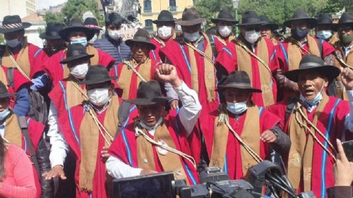 Ponchos Rojos piden a Evo Morales no meter su dedo en la designación de candidatos