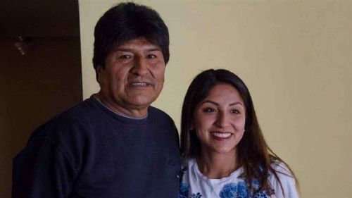 Hija de Evo Morales se vacunó en Mayo pese a no estar habilitada para hacerlo